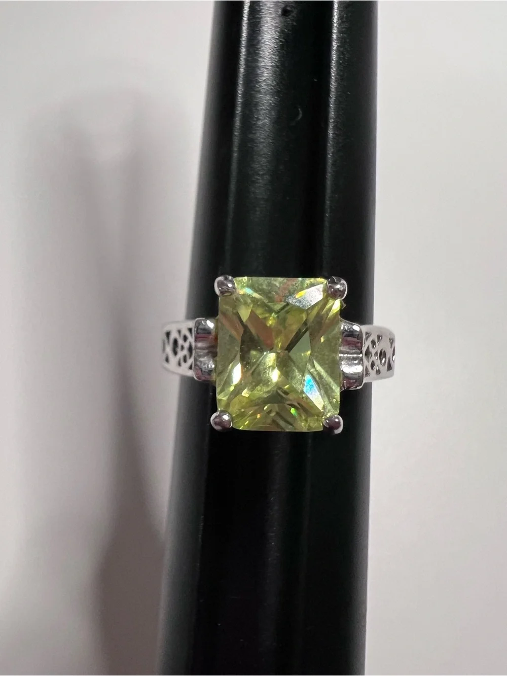 925 Sterling Silver Peridot? Yellow Green Cocktail Ring Size 7